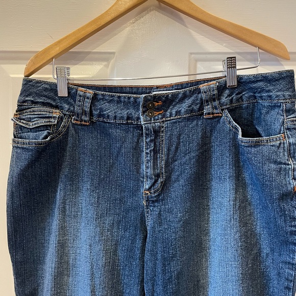 St. John’s Bay Denim Cuffed Capri Jeans size 16W - Picture 3 of 3
